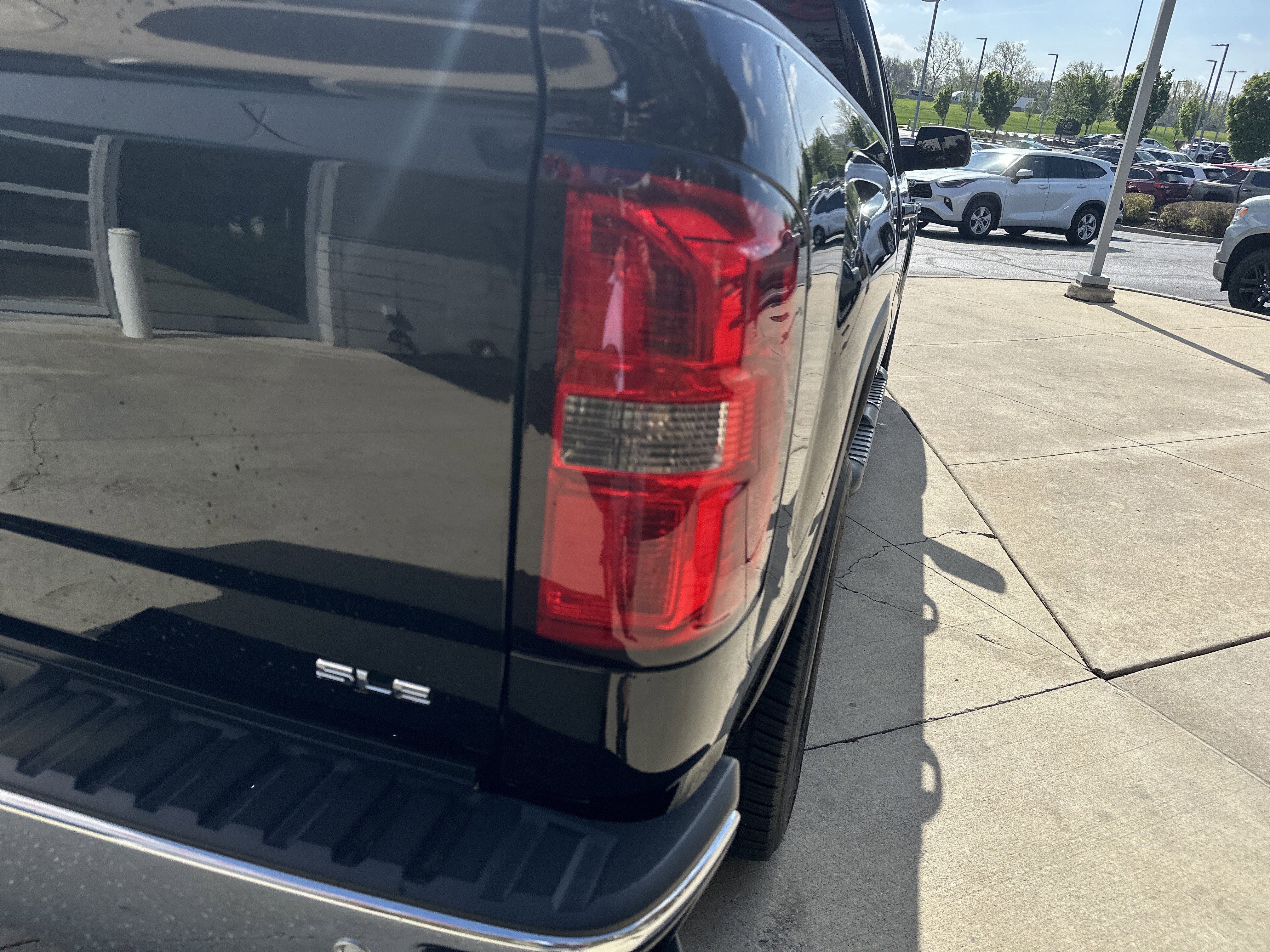 Used 2015 GMC Sierra 1500 SLE w/ Carbon-22 Edition image 11