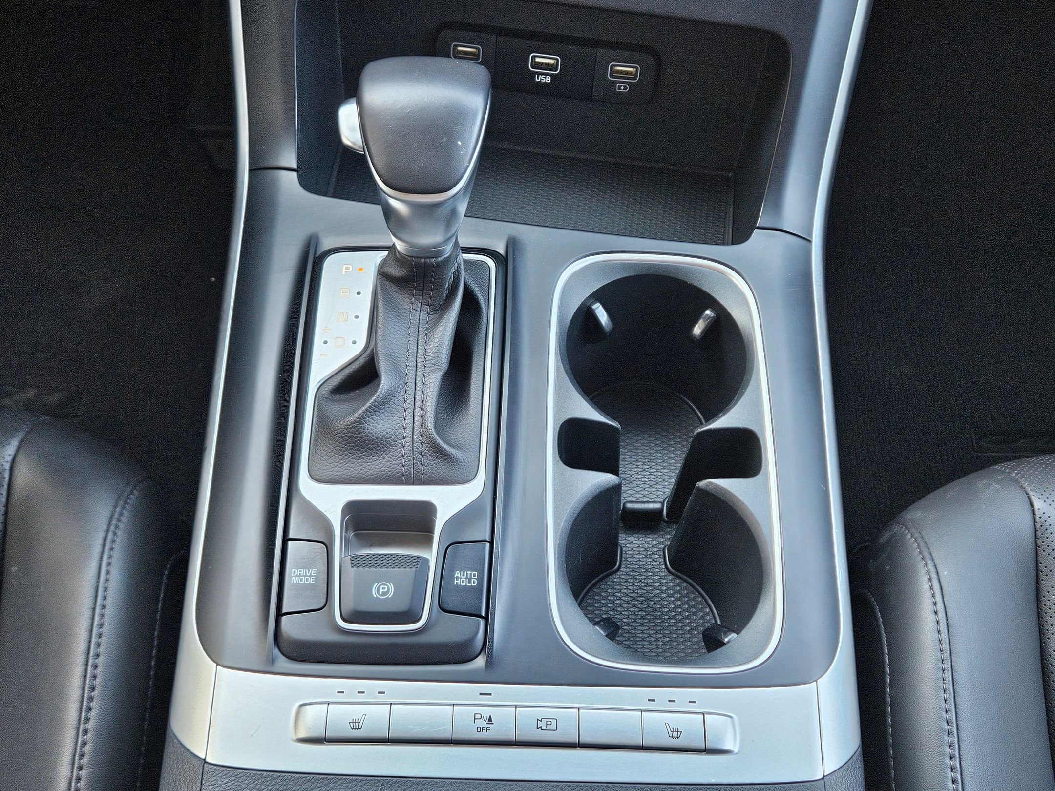 Used 2024 Kia Carnival LX FWD image 12