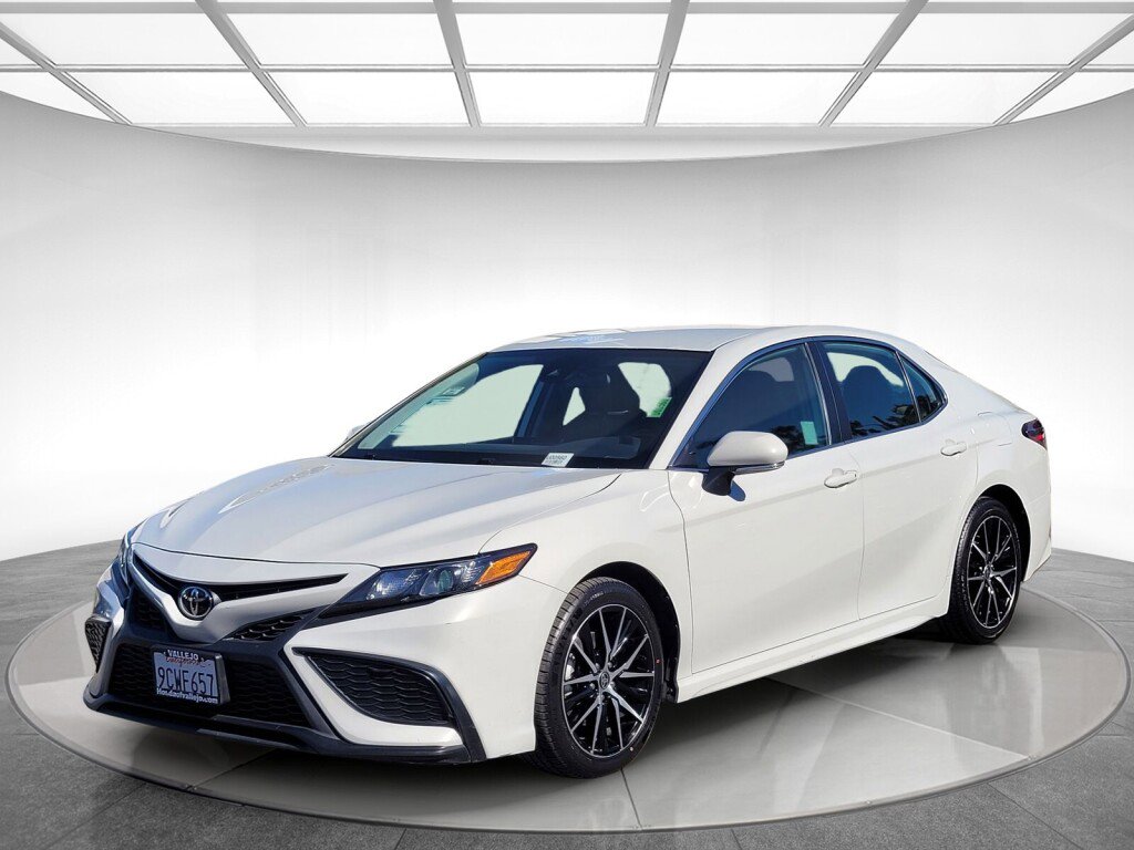 Used 2023 Toyota Camry SE image 8