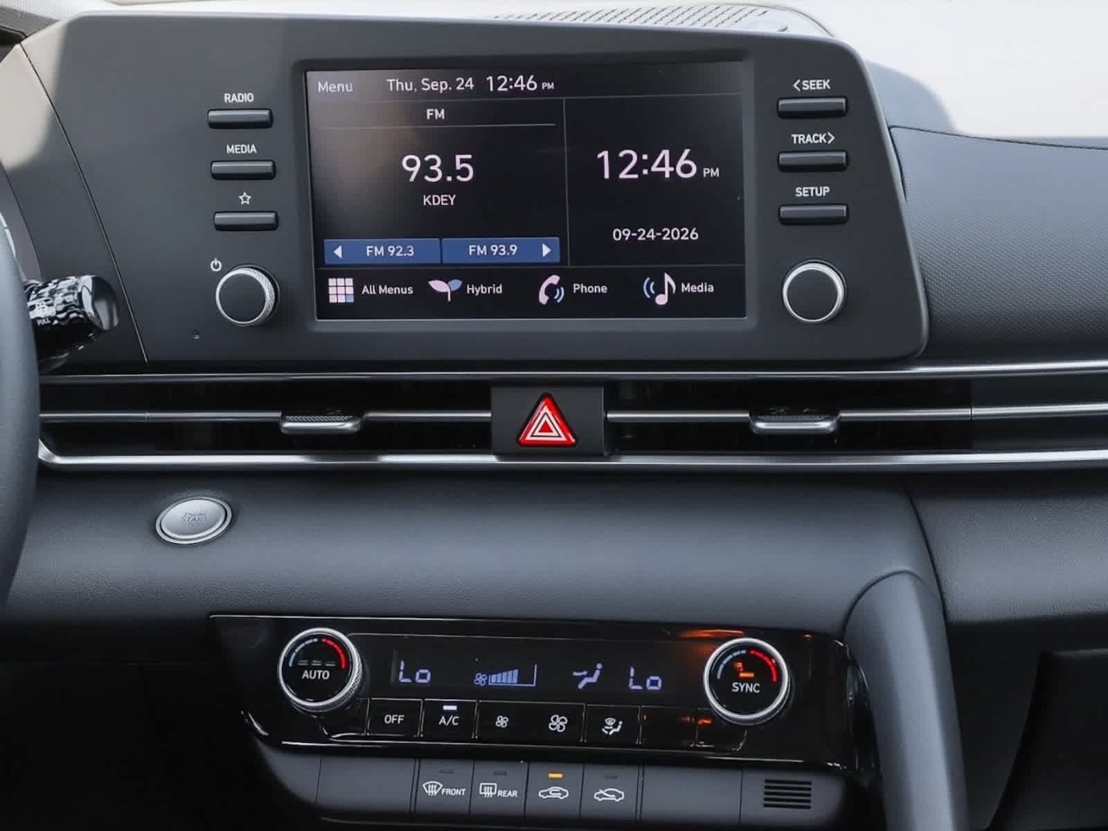 Used 2025 Hyundai Elantra Hybrid FWD image 18