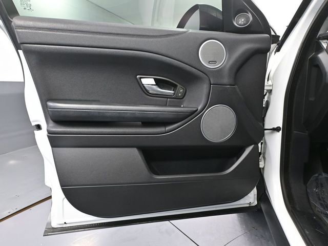 Used 2017 Land Rover Range Rover Evoque SE image 18
