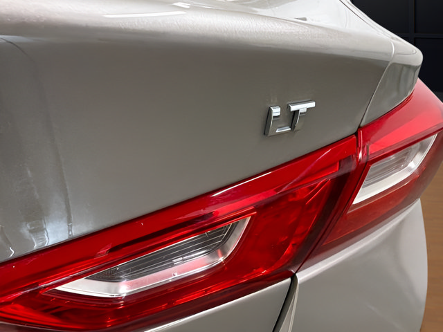 Used 2023 Chevrolet Malibu LT w/ Driver Confidence Package FWD image 9