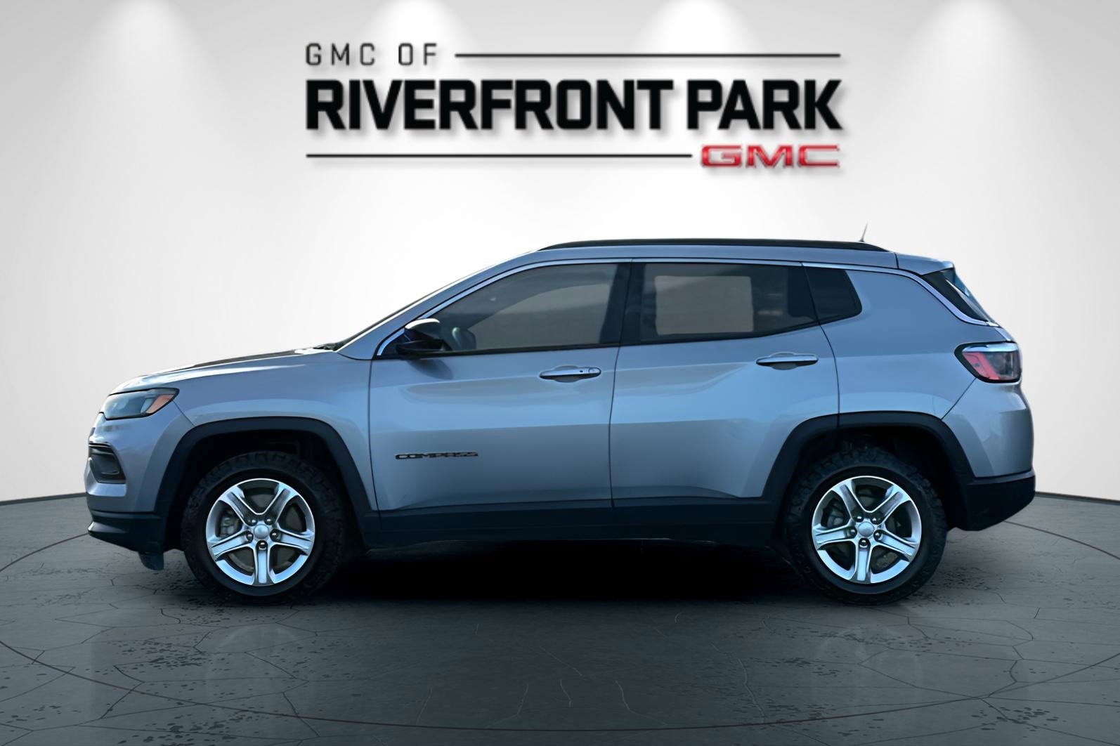 Used 2024 Jeep Compass Latitude image 6