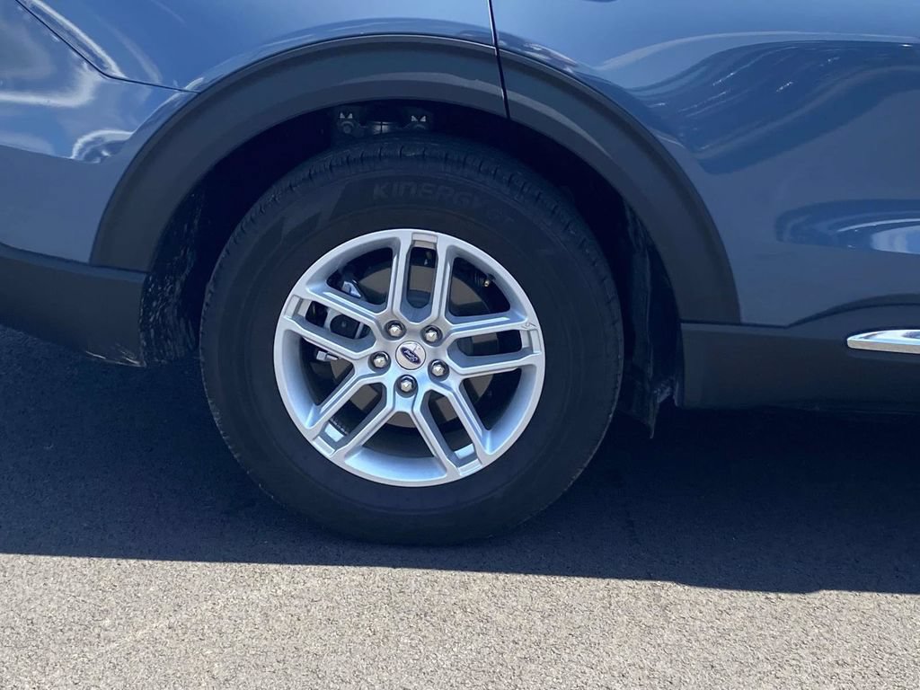 Used 2025 Ford Explorer Active RWD image 9