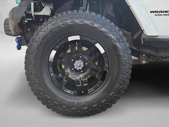 Used 2013 Jeep Wrangler Unlimited Sahara AWD/4WD image 23