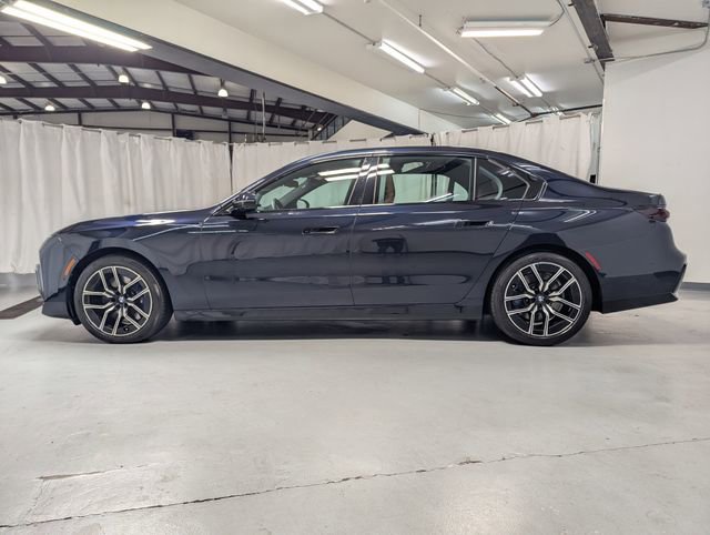 Used 2023 BMW 740i image 22