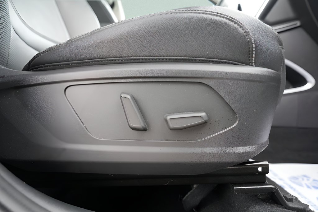 Certified 2022 Hyundai Tucson Limited w/ Winter Package AWD/4WD image 15