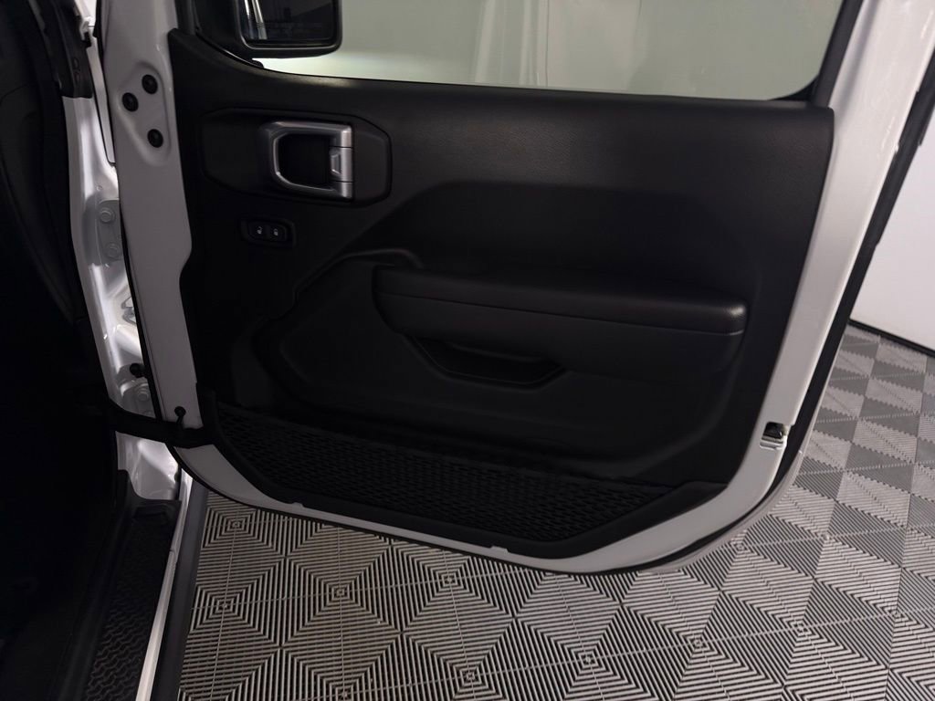 Used 2024 Jeep Wrangler Unlimited image 38
