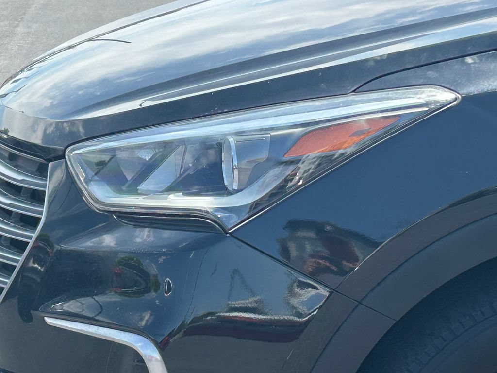 Used 2017 Hyundai Santa Fe SE w/ Cargo Package AWD/4WD image 12