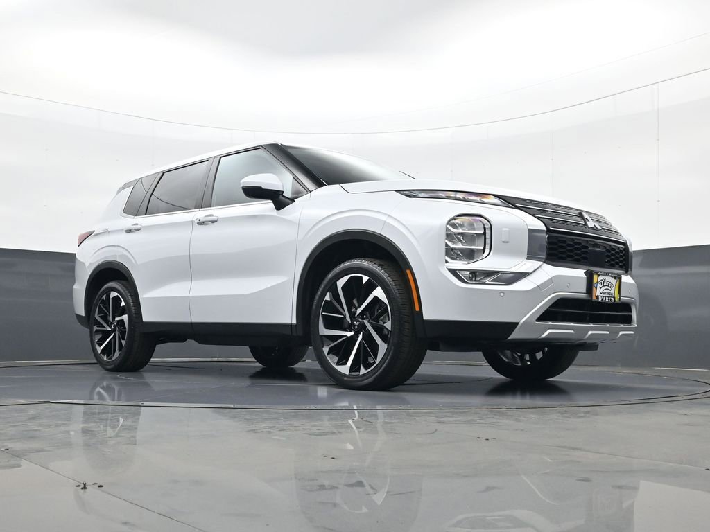 Used 2024 Mitsubishi Outlander SE image 24