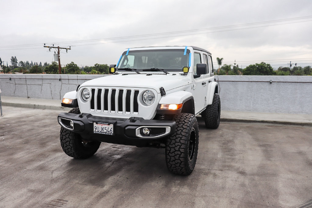 Used 2023 Jeep Wrangler Unlimited Sahara AWD/4WD image 4