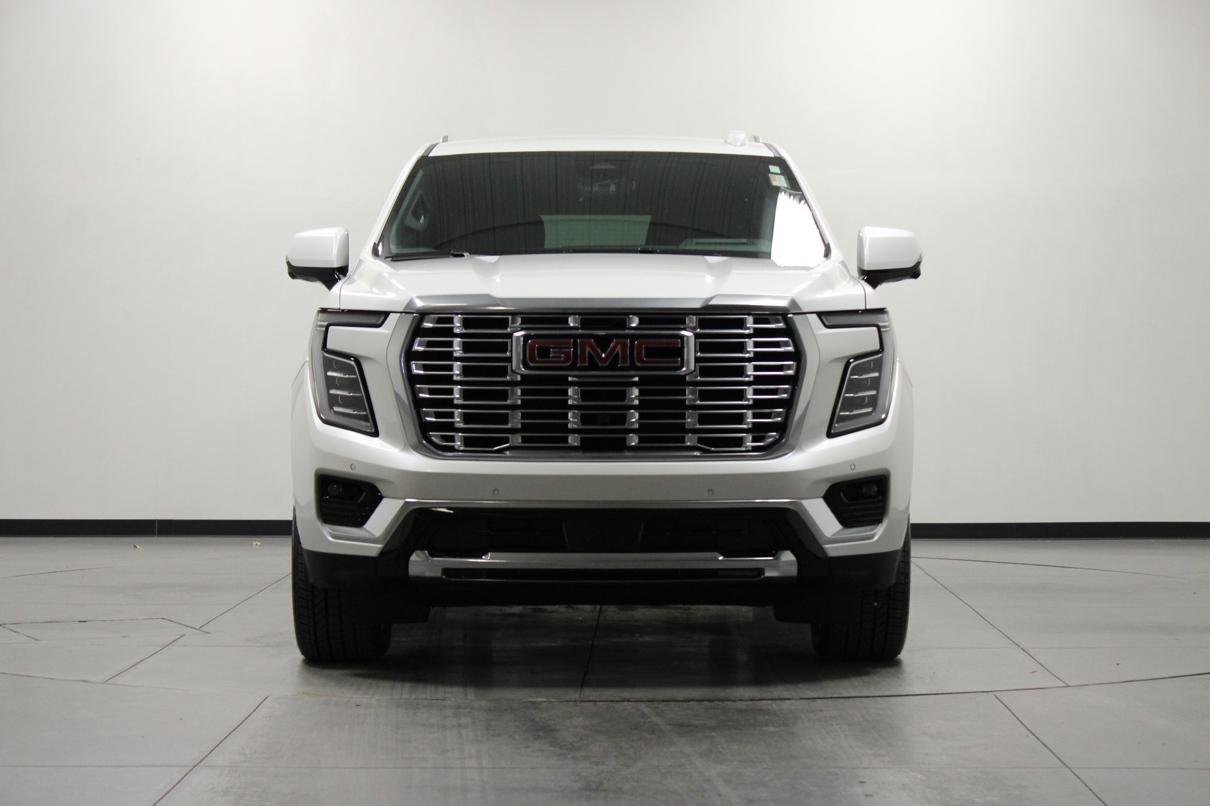 Used 2025 GMC Yukon Denali w/ Advanced Technology Package image 9