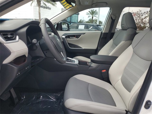 Used 2025 Toyota RAV4 Limited image 16