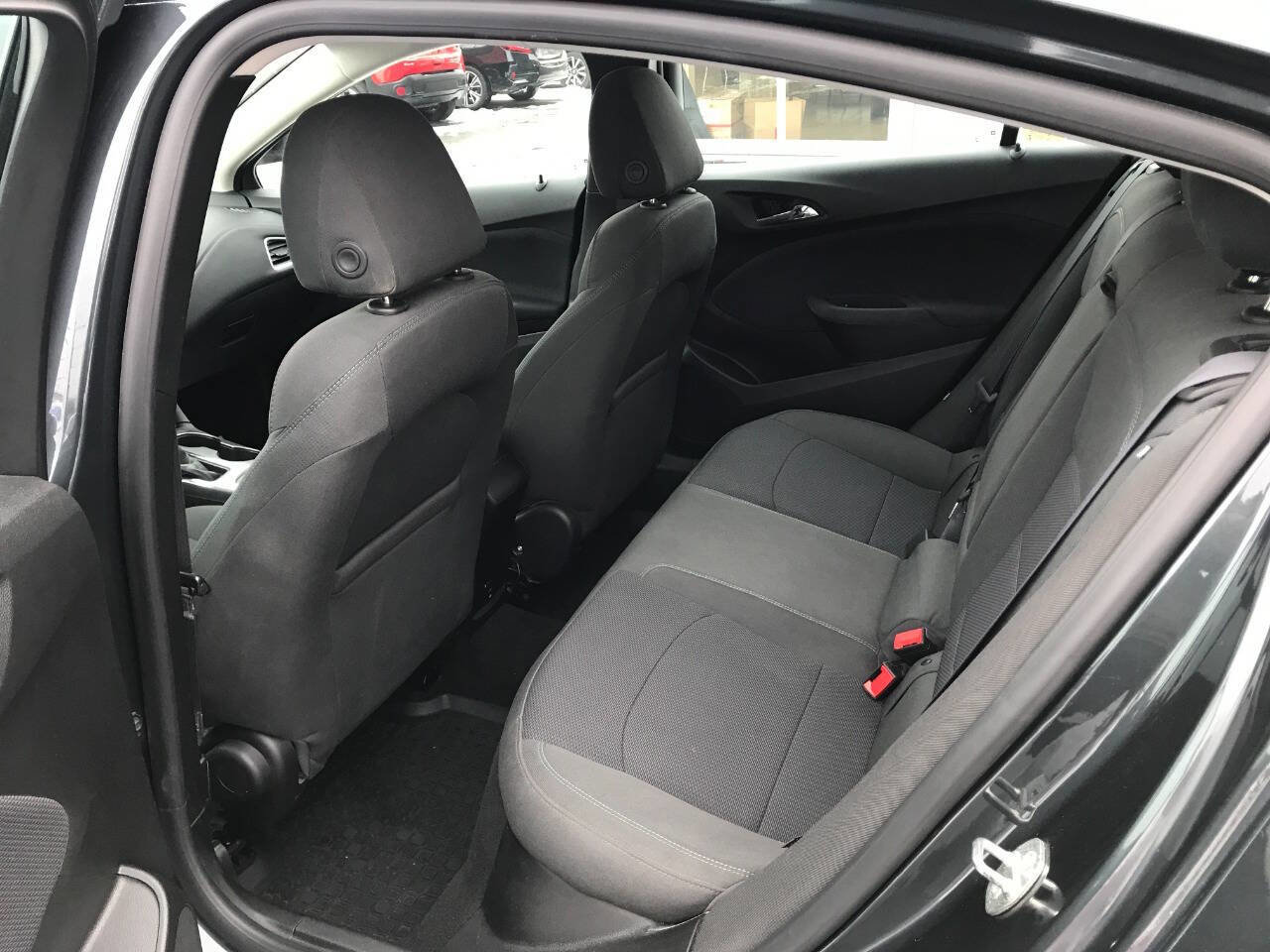 Used 2017 Chevrolet Cruze LT image 9