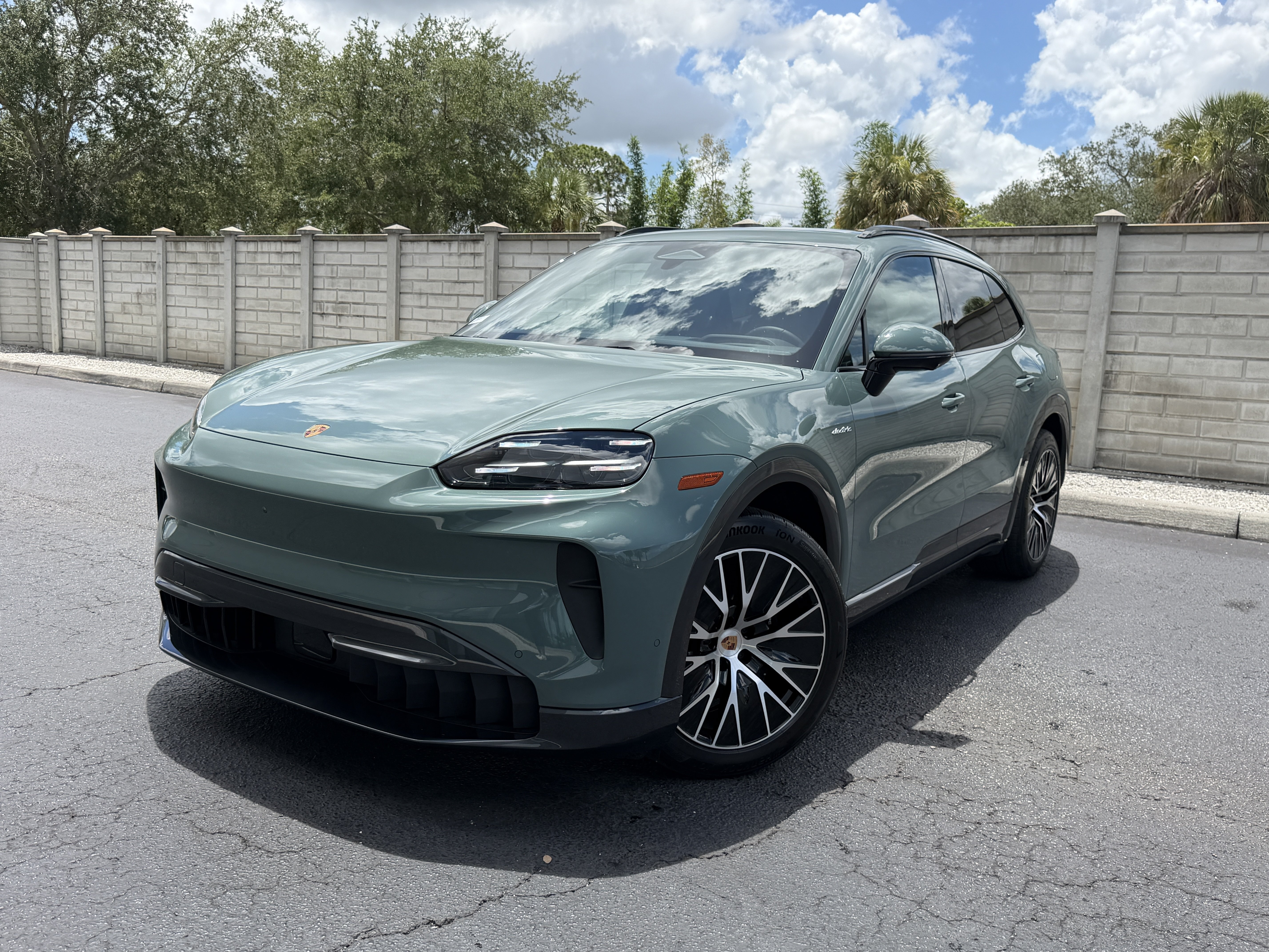 New 2026 Porsche Cayenne Electric AWD/4WD image 1