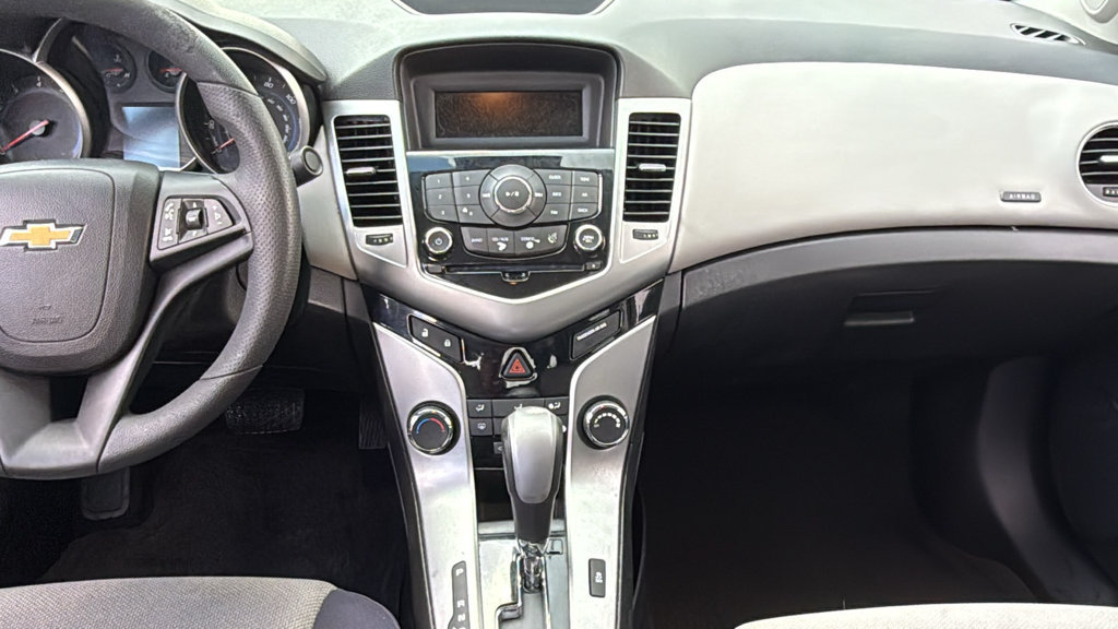Used 2014 Chevrolet Cruze LS FWD image 30