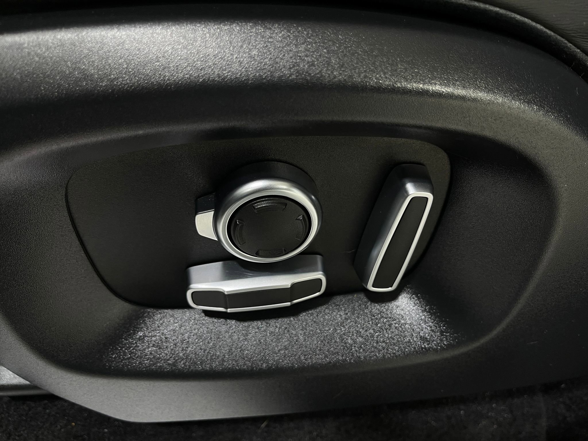 Used 2017 Land Rover Range Rover Sport HSE image 17