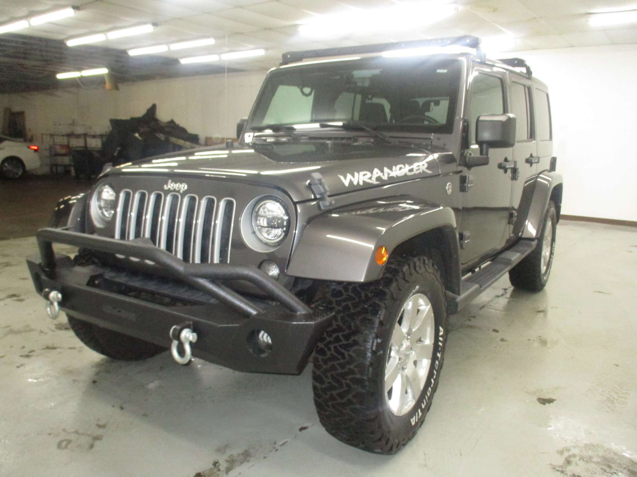 Used 2018 Jeep Wrangler Unlimited Sahara w/ Dual Top Group AWD/4WD image 3