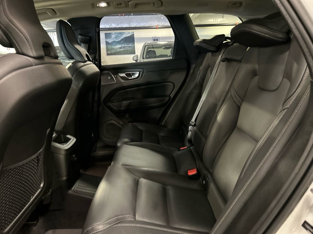 Certified 2024 Volvo XC60 T8 Ultimate w/ Protection Package Premier image 24