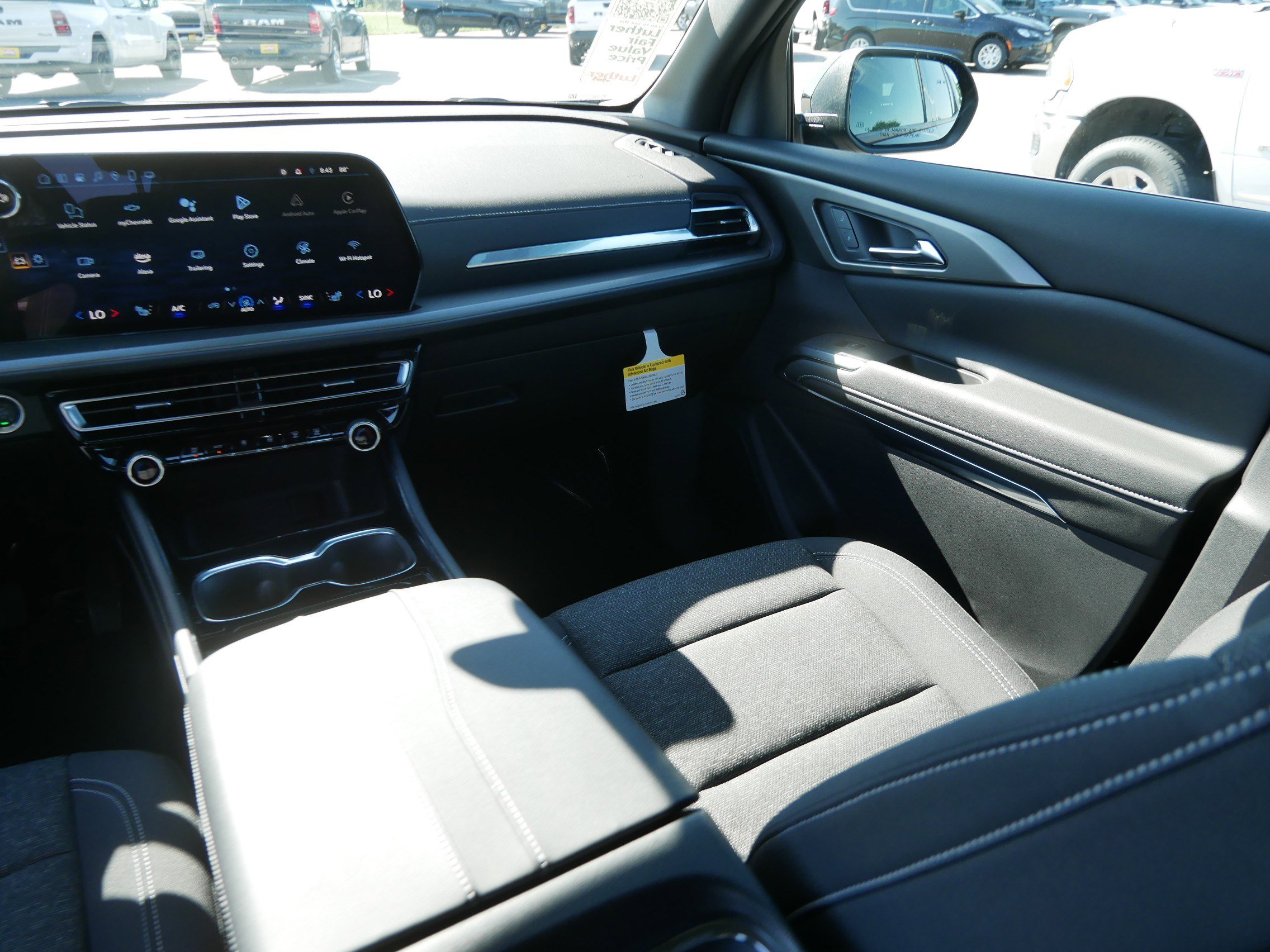 Used 2025 Chevrolet Traverse LT image 11