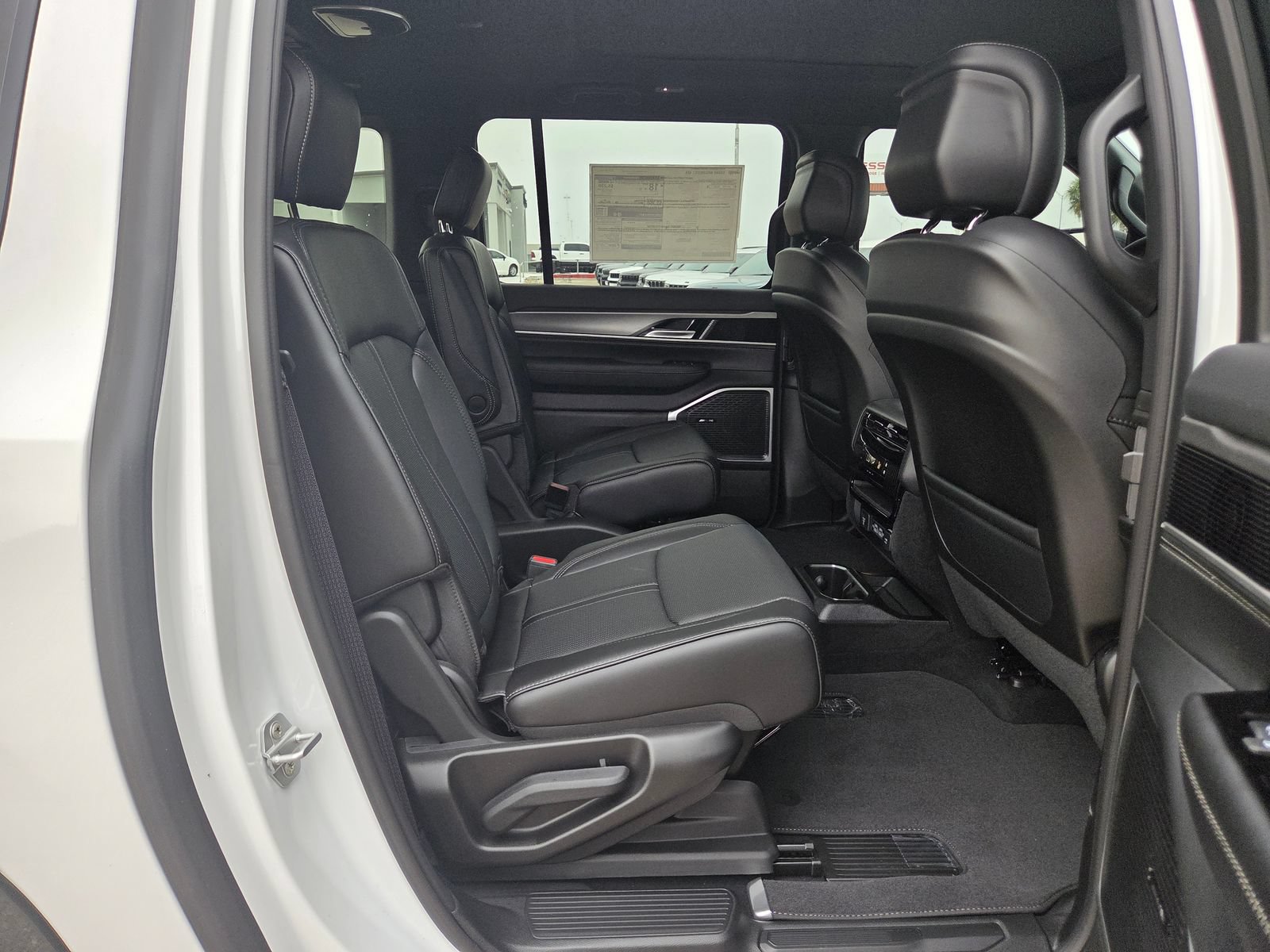 New 2026 Jeep Grand Wagoneer L 4WD w/ Premium Group I image 17