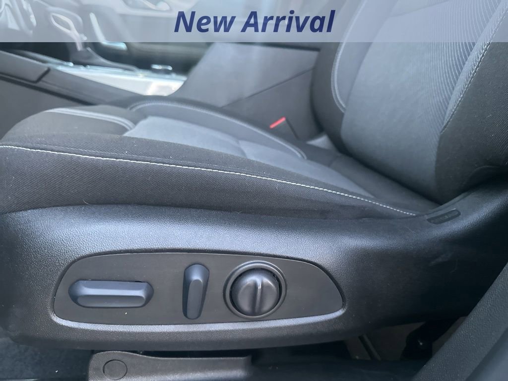 Certified 2025 Chevrolet Blazer LT w/ Convenience Package image 12