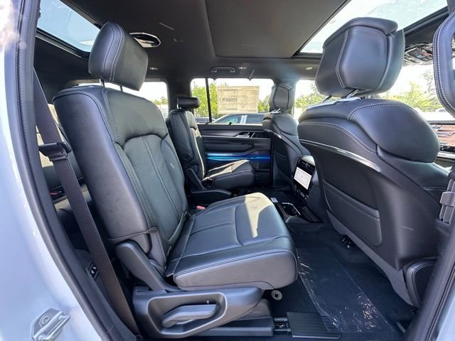 New 2026 Jeep Grand Wagoneer Summit AWD/4WD image 31
