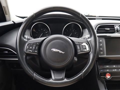 Used 2017 Jaguar XE Premium image 17