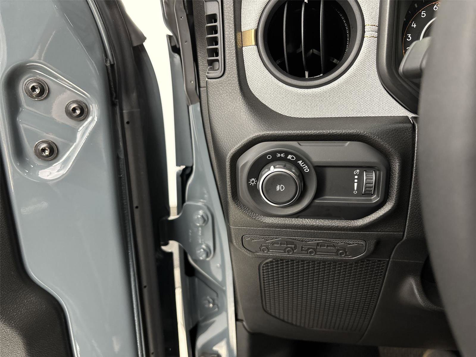 Used 2024 Jeep Wrangler Sport AWD/4WD image 31