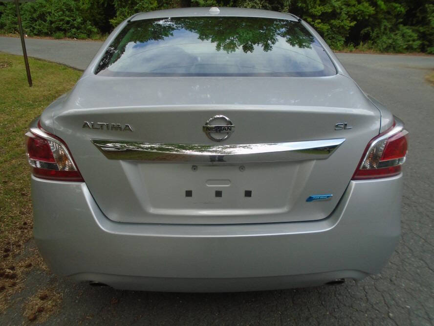 Used 2013 Nissan Altima 2.5 SL w/ Technology Pkg FWD image 6