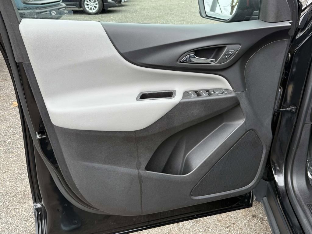 Used 2019 Chevrolet Equinox LS image 23