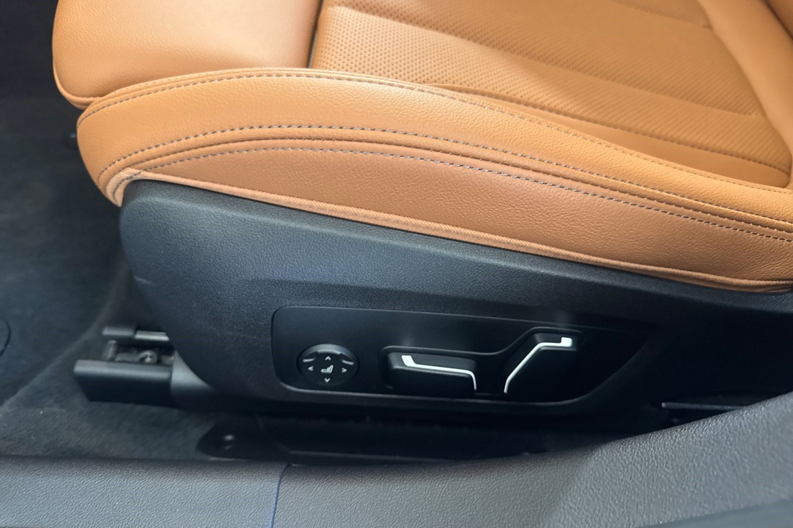 Used 2026 BMW 330i Sedan w/ Premium Package RWD image 15