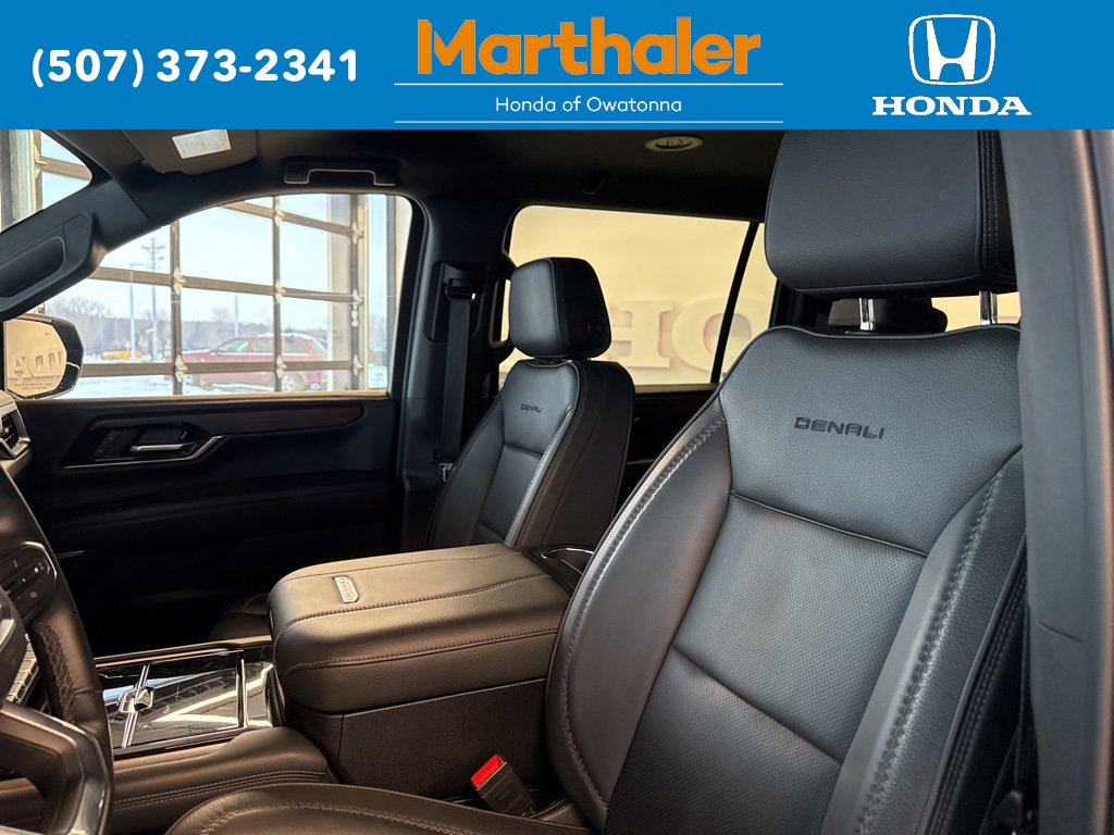 Used 2025 GMC Yukon XL Denali image 10