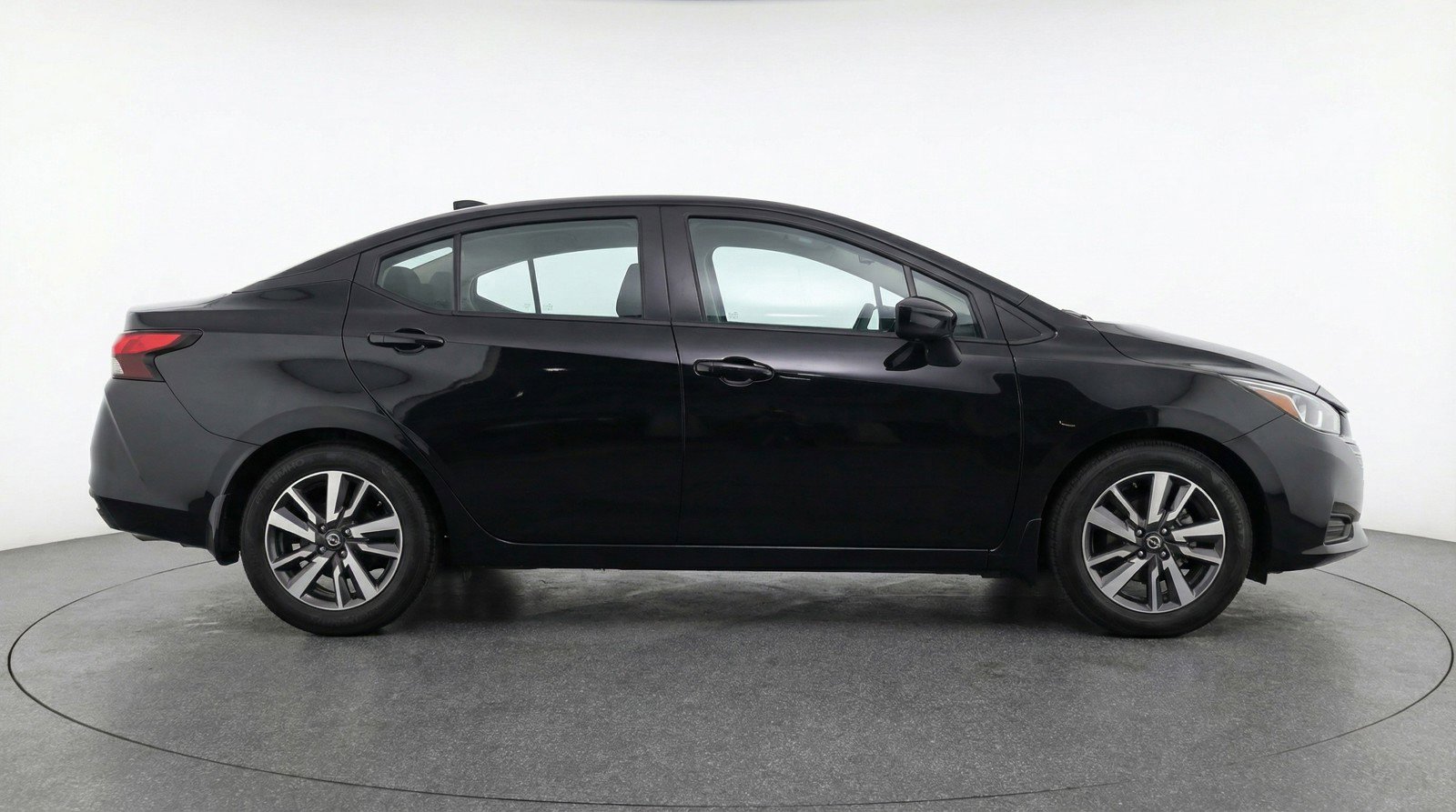 Used 2025 Nissan Versa SV image 11