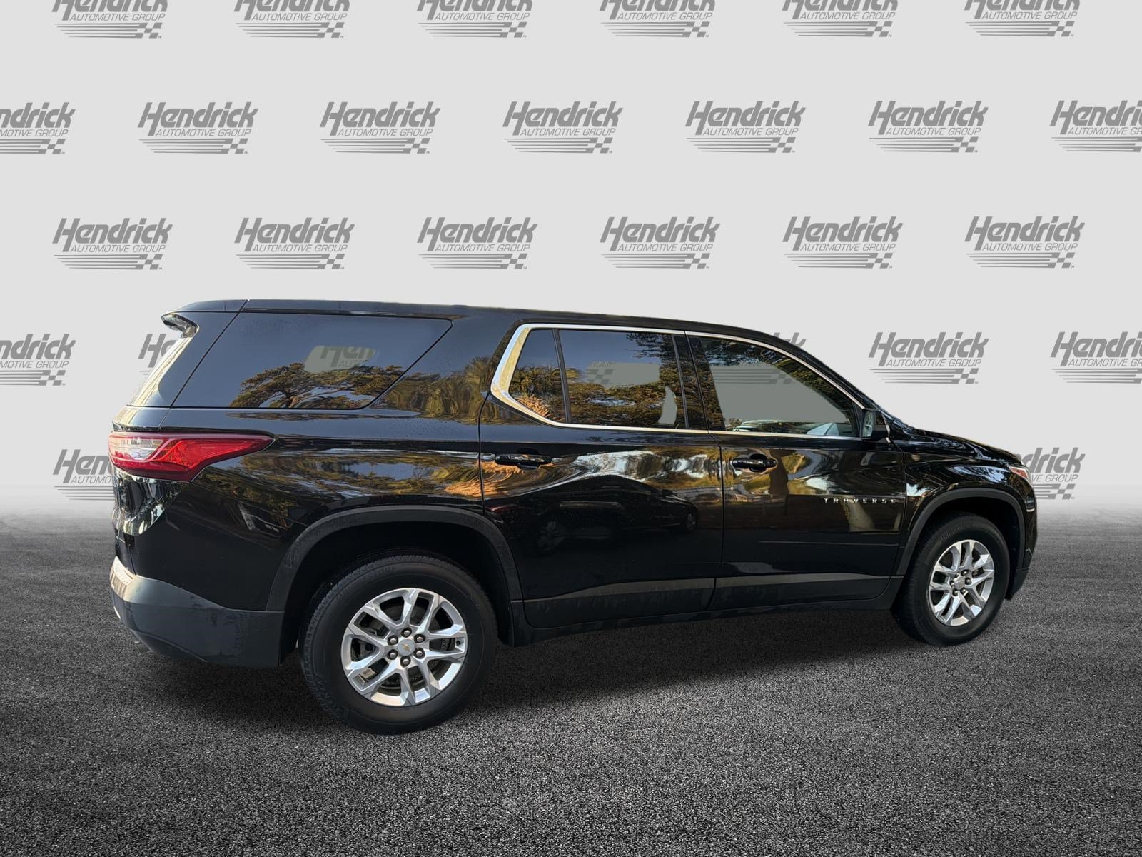 Used 2021 Chevrolet Traverse LS FWD image 10