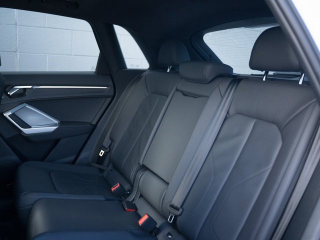 New 2025 Audi Q3 2.0T Premium image 9