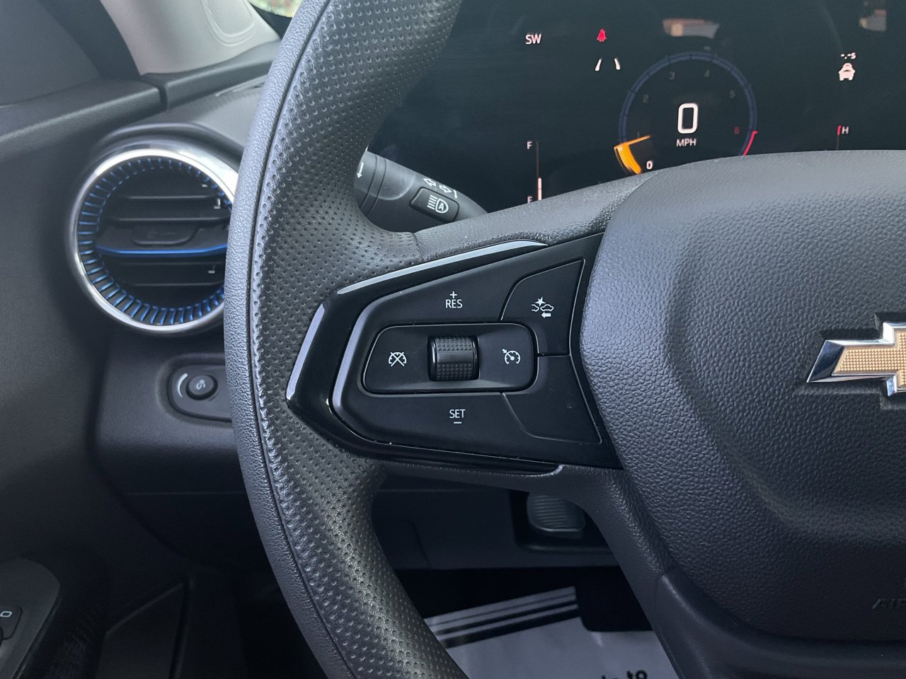 Used 2025 Chevrolet Trax LT FWD image 31