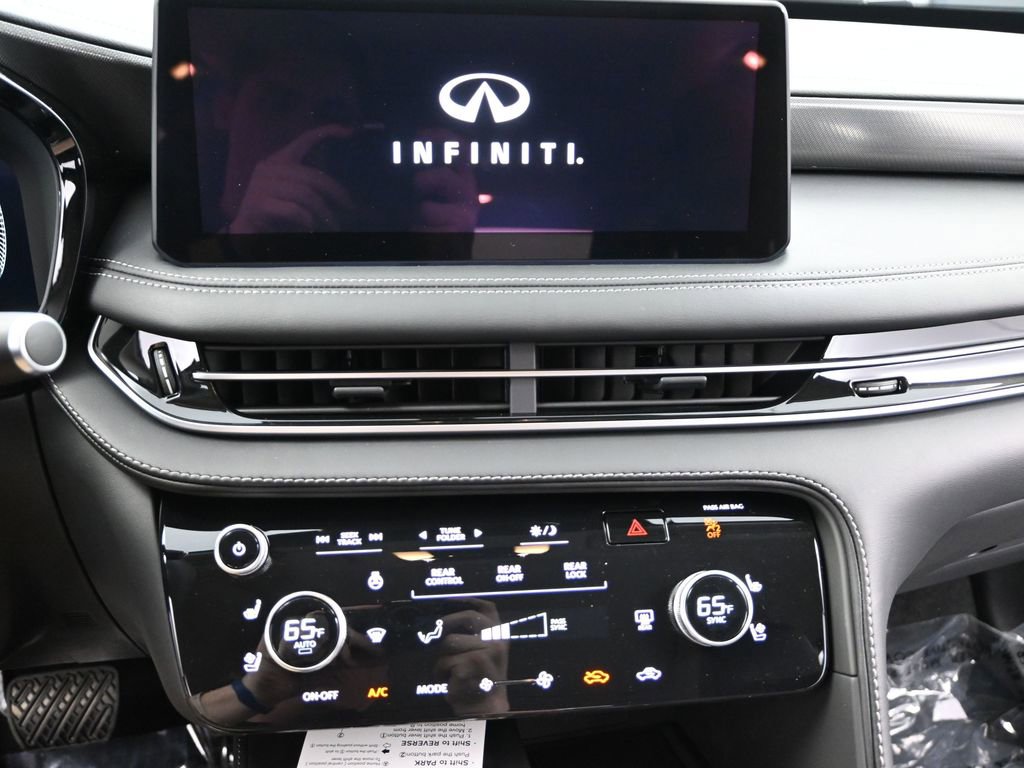 Certified 2025 INFINITI QX60 Luxe w/ Vision Package image 17