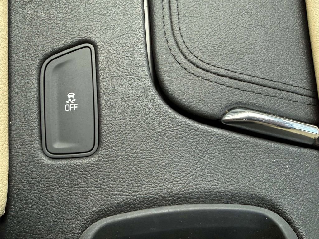 Used 2017 Cadillac XT5 Luxury w/ Driver Awareness Package image 24