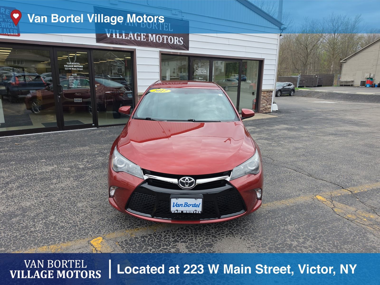 Used 2017 Toyota Camry SE FWD image 2