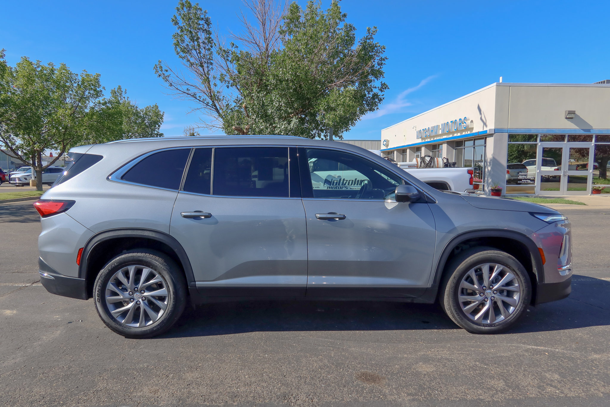 Used 2025 Buick Enclave Preferred FWD image 6
