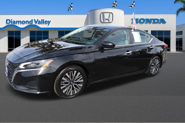 Used 2023 Nissan Altima 2.5 SV w/ SV Premium Package image 3