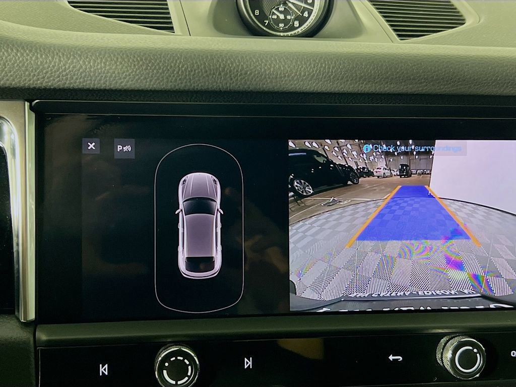 Certified 2023 Porsche Macan image 16