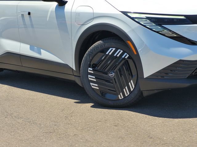 New 2026 Nissan Leaf FWD image 2