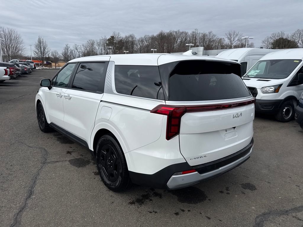 Used 2025 Kia Carnival image 8