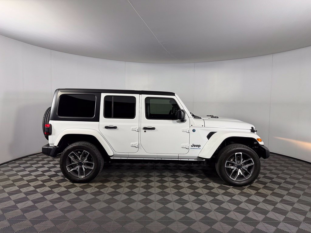 Used 2024 Jeep Wrangler Unlimited w/ Convenience Group AWD/4WD image 7