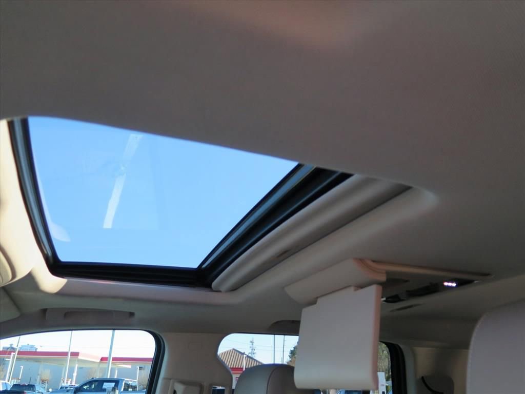 Used 2018 GMC Yukon SLT w/ Premium Edition image 10