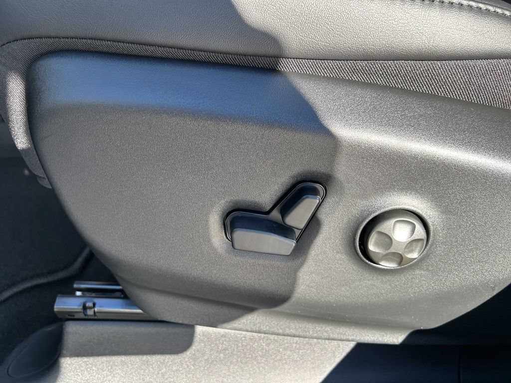New 2026 Chrysler Pacifica Select AWD/4WD image 14