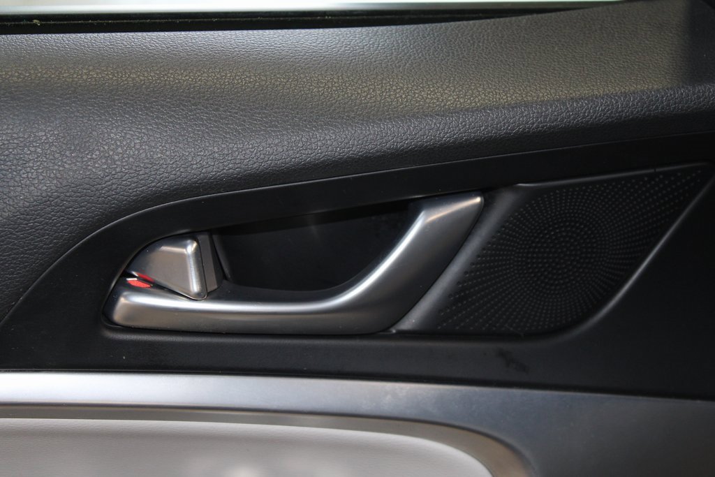 Used 2023 Genesis G70 2.0T image 8