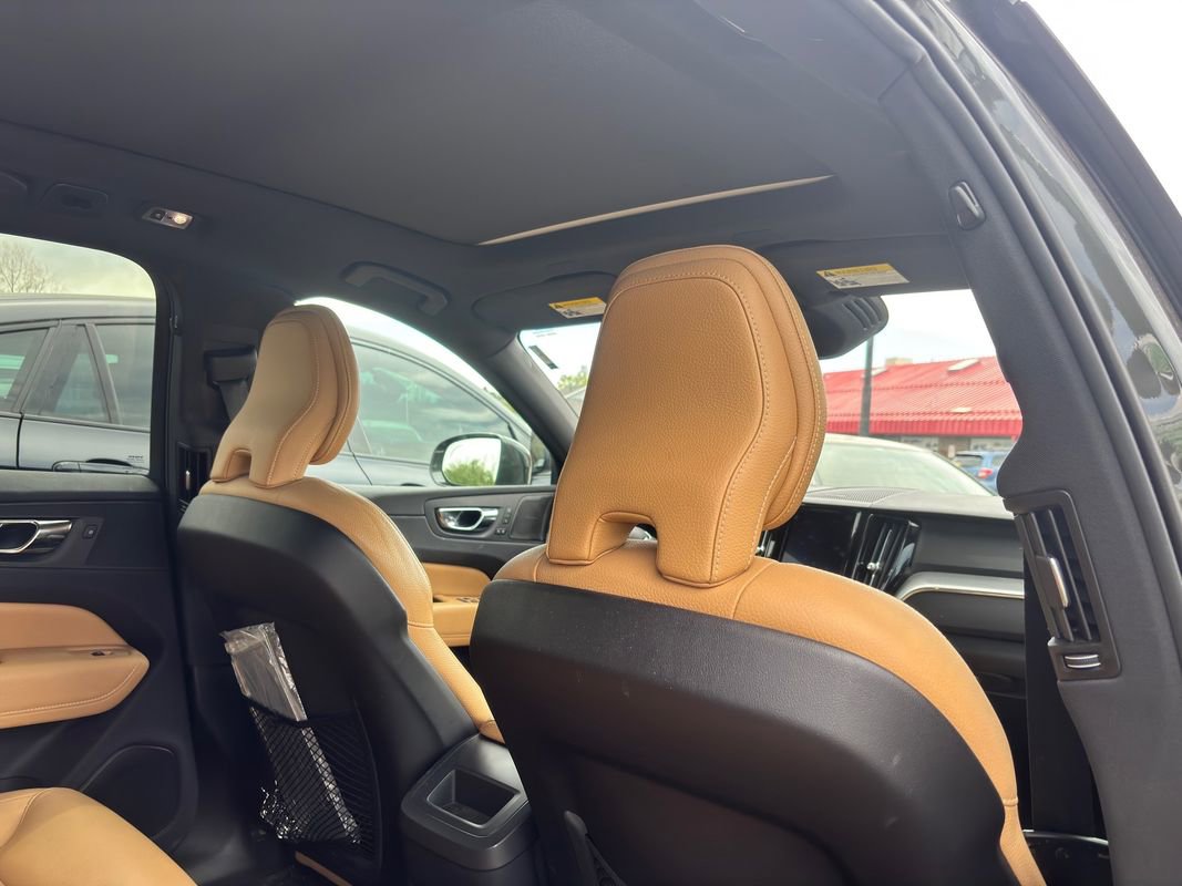 Used 2019 Volvo XC60 T6 Momentum w/ Multimedia Package AWD/4WD image 27